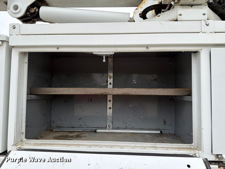 image for item DV8548 2011 International SX537 bucket truck