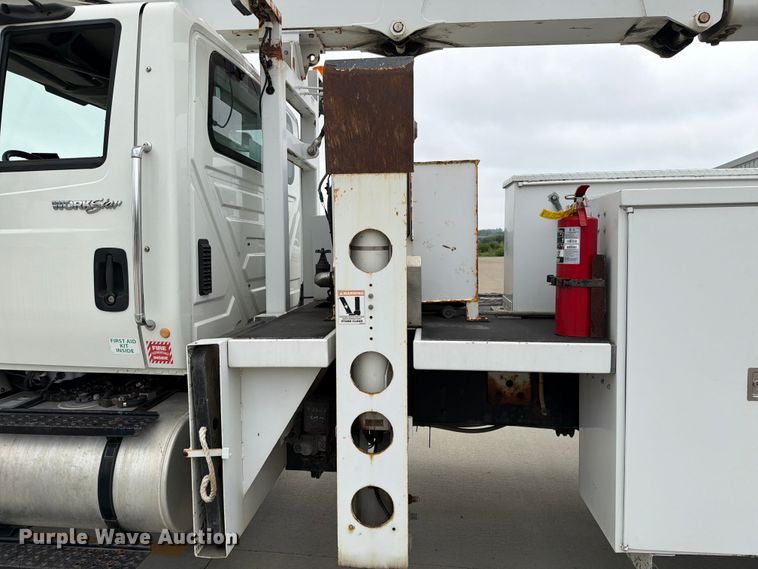 image for item DV8548 2011 International SX537 bucket truck