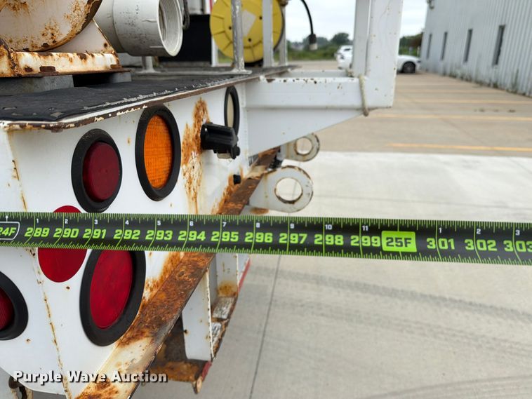 image for item DV8548 2011 International SX537 bucket truck