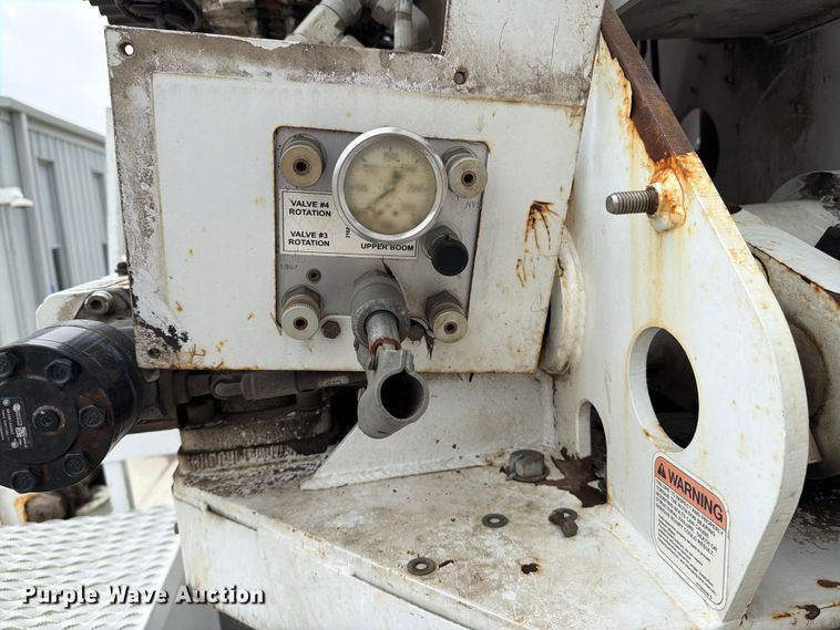 image for item DV8548 2011 International SX537 bucket truck