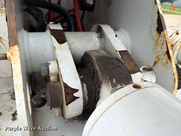 image for item DV8548 2011 International SX537 bucket truck