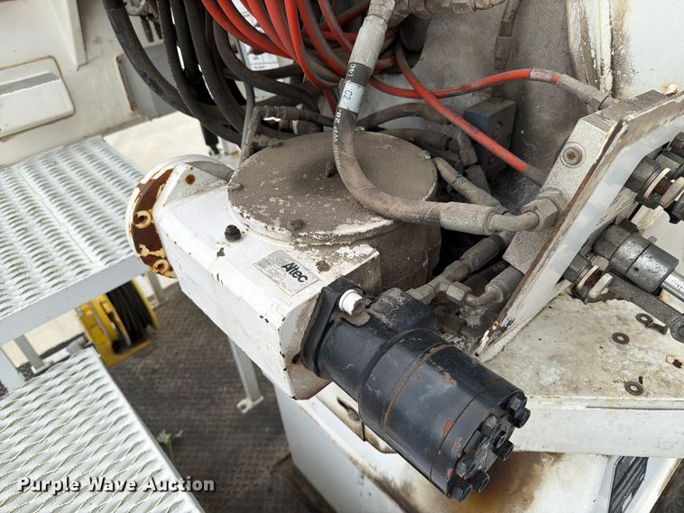 image for item DV8548 2011 International SX537 bucket truck