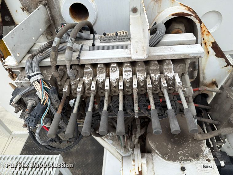 image for item DV8548 2011 International SX537 bucket truck
