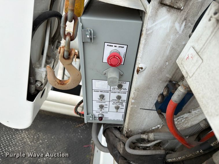 image for item DV8548 2011 International SX537 bucket truck