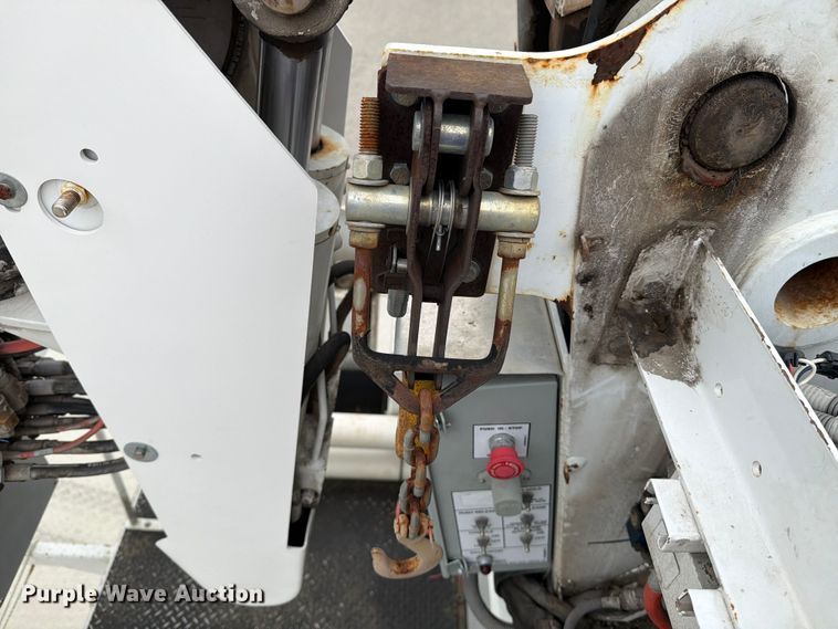 image for item DV8548 2011 International SX537 bucket truck