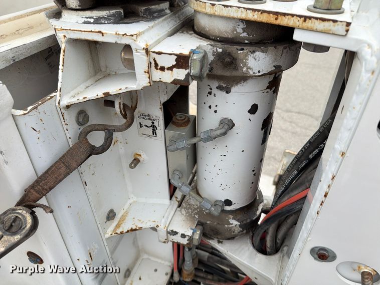 image for item DV8548 2011 International SX537 bucket truck