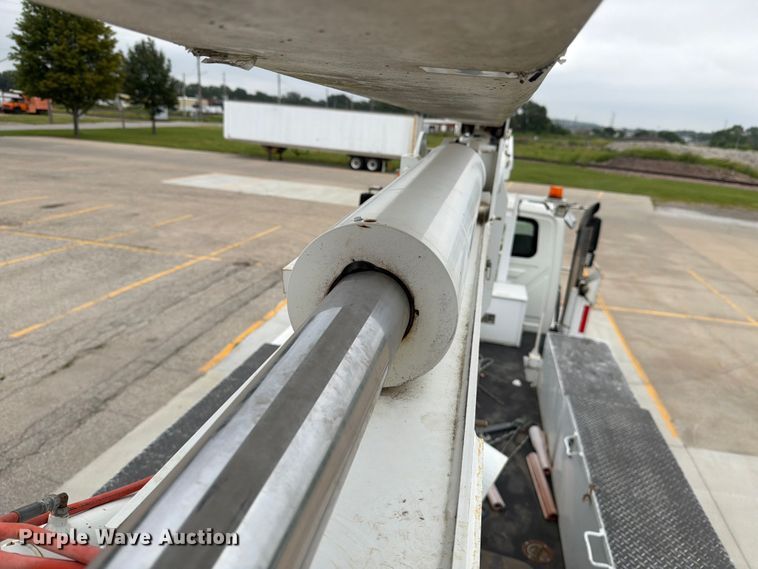 image for item DV8548 2011 International SX537 bucket truck