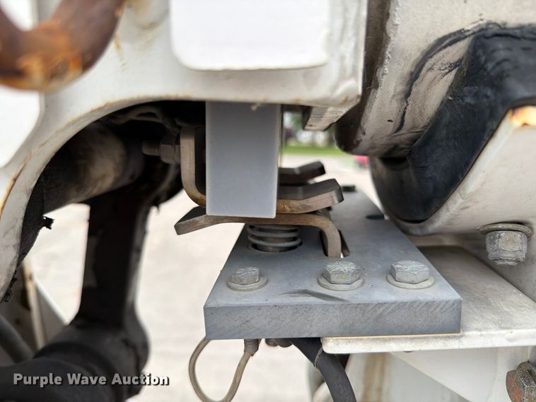 image for item DV8548 2011 International SX537 bucket truck