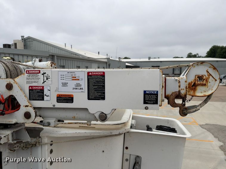 image for item DV8548 2011 International SX537 bucket truck