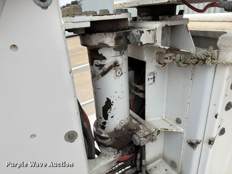 image for item DV8548 2011 International SX537 bucket truck