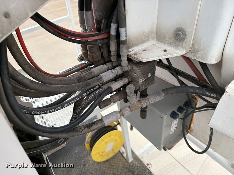 image for item DV8548 2011 International SX537 bucket truck