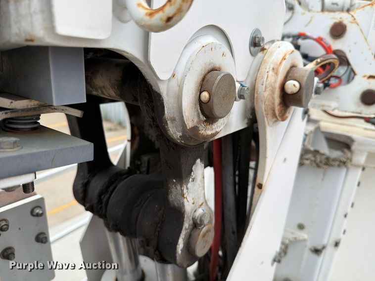 image for item DV8548 2011 International SX537 bucket truck