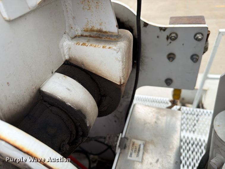image for item DV8548 2011 International SX537 bucket truck