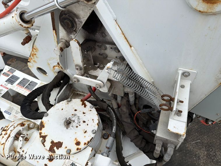 image for item DV8548 2011 International SX537 bucket truck