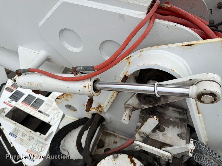 image for item DV8548 2011 International SX537 bucket truck