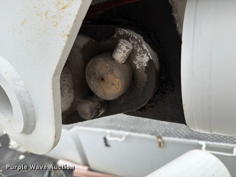image for item DV8548 2011 International SX537 bucket truck