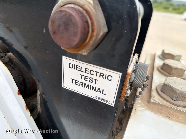 image for item DV8548 2011 International SX537 bucket truck