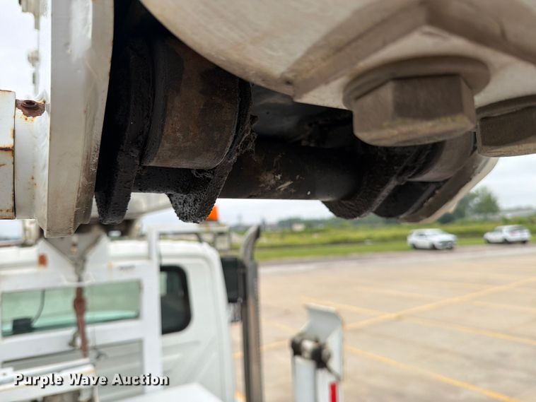 image for item DV8548 2011 International SX537 bucket truck