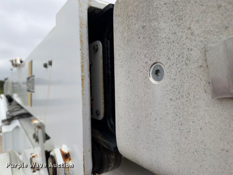 image for item DV8548 2011 International SX537 bucket truck