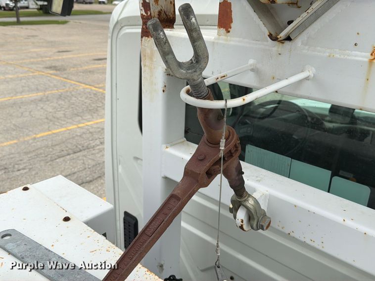 image for item DV8548 2011 International SX537 bucket truck
