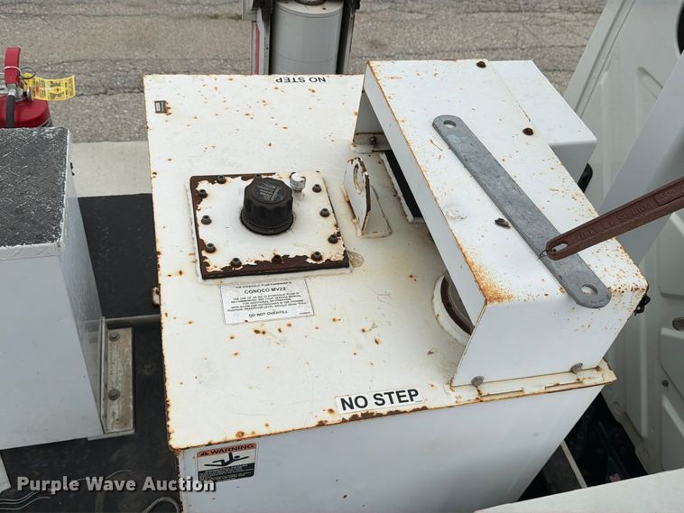 image for item DV8548 2011 International SX537 bucket truck