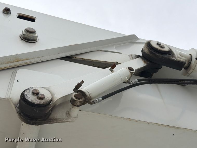 image for item DV8548 2011 International SX537 bucket truck