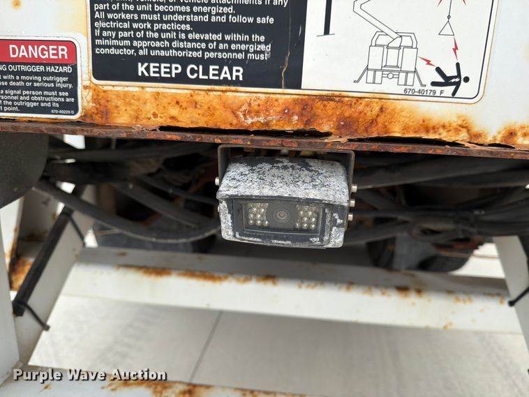 image for item DV8548 2011 International SX537 bucket truck