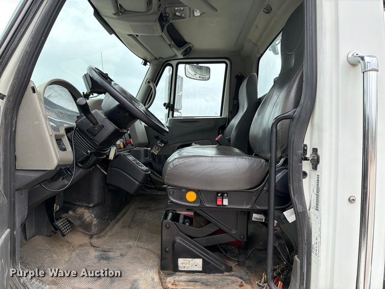 image for item DV8548 2011 International SX537 bucket truck