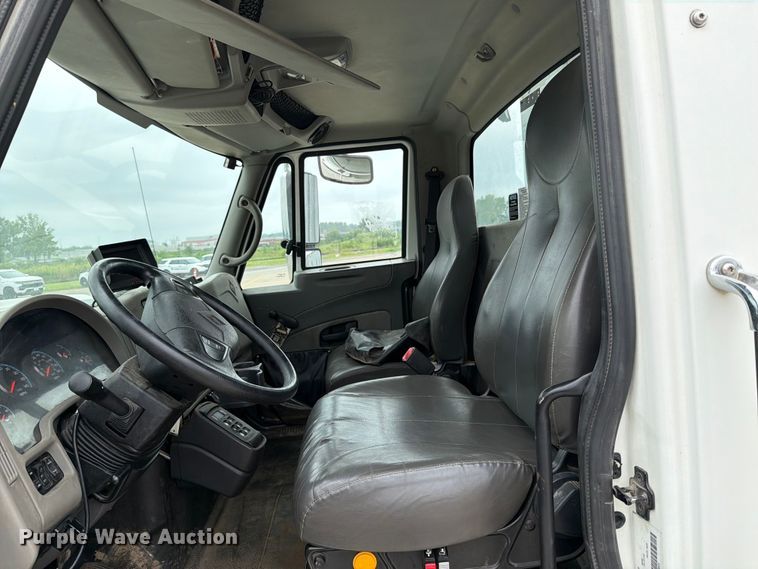 image for item DV8548 2011 International SX537 bucket truck