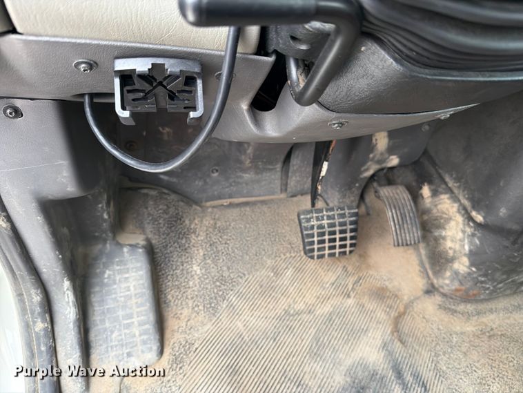 image for item DV8548 2011 International SX537 bucket truck