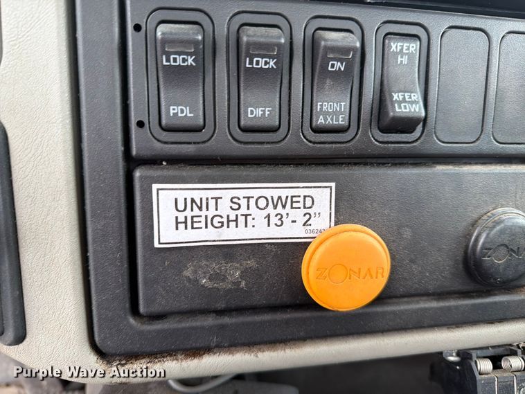 image for item DV8548 2011 International SX537 bucket truck