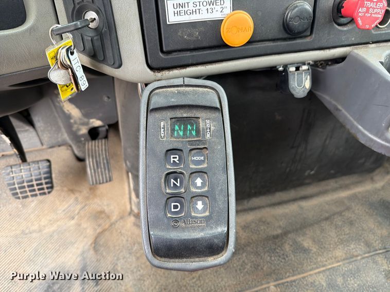 image for item DV8548 2011 International SX537 bucket truck