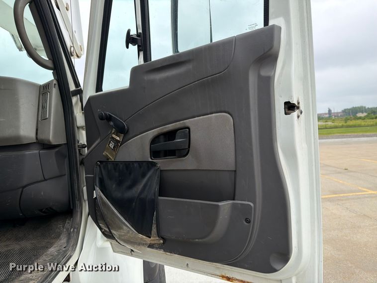 image for item DV8548 2011 International SX537 bucket truck