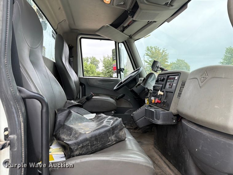 image for item DV8548 2011 International SX537 bucket truck