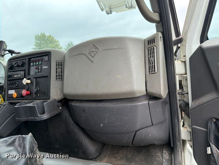 image for item DV8548 2011 International SX537 bucket truck