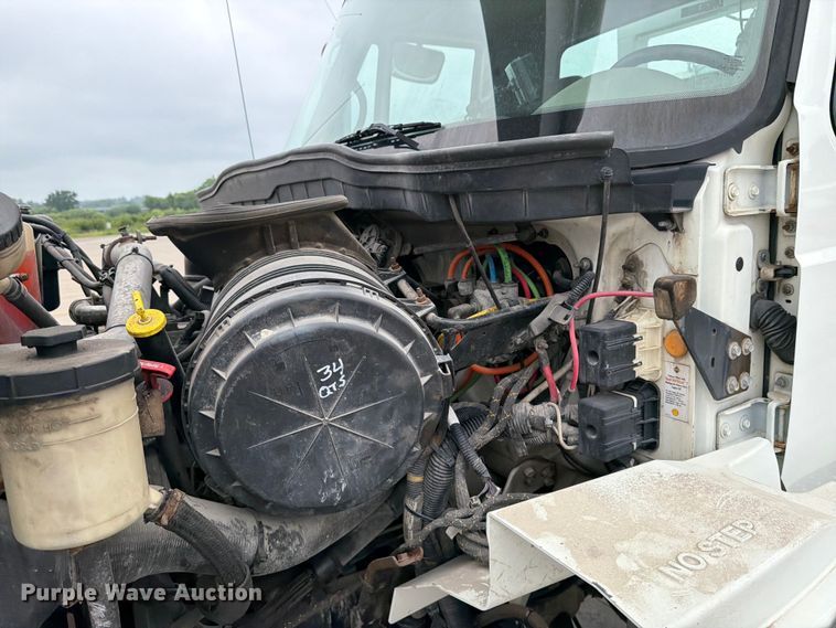 image for item DV8548 2011 International SX537 bucket truck