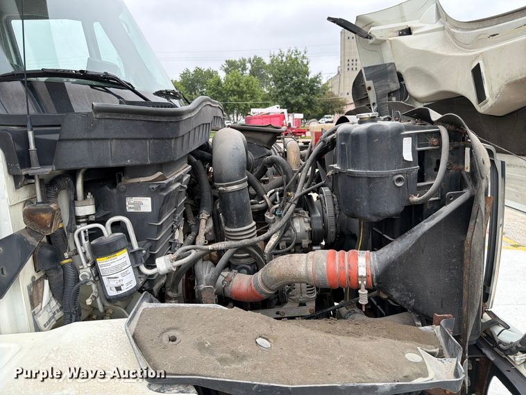 image for item DV8548 2011 International SX537 bucket truck