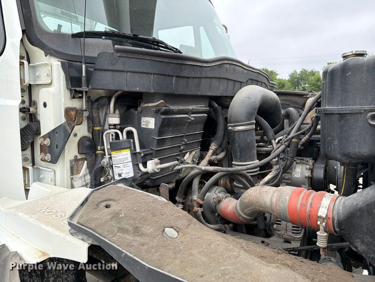 image for item DV8548 2011 International SX537 bucket truck
