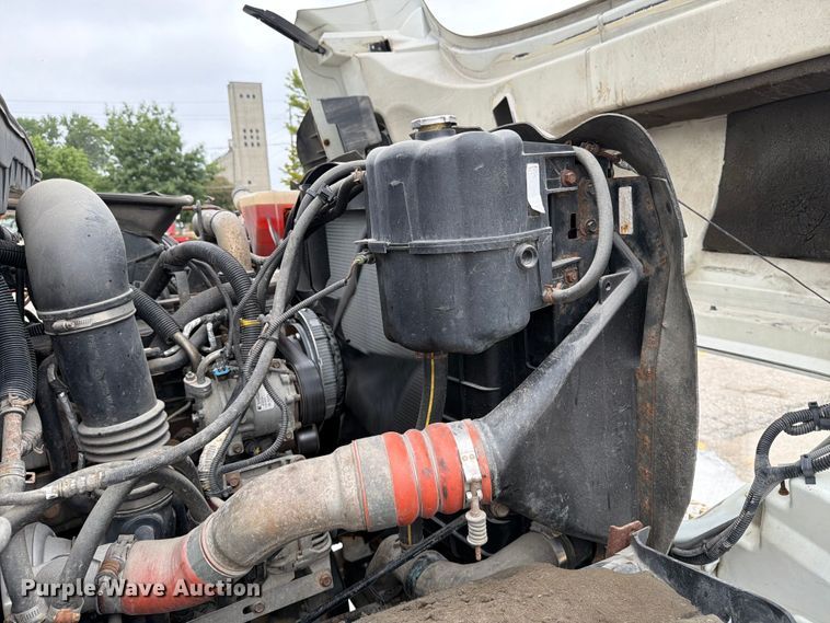 image for item DV8548 2011 International SX537 bucket truck
