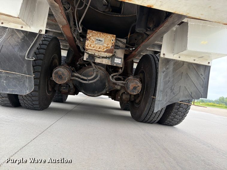 image for item DV8548 2011 International SX537 bucket truck