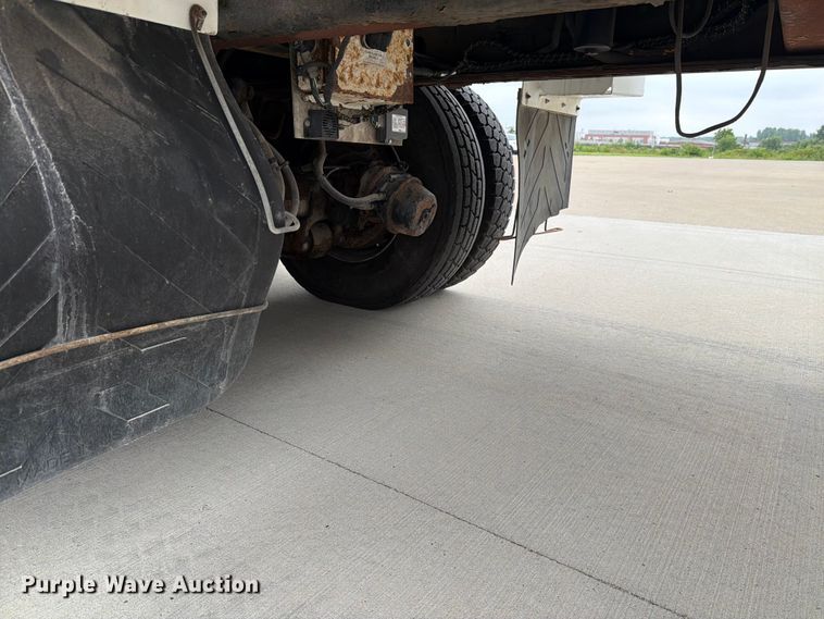 image for item DV8548 2011 International SX537 bucket truck