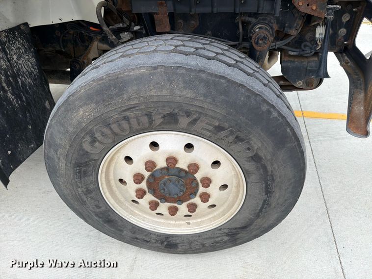 image for item DV8548 2011 International SX537 bucket truck