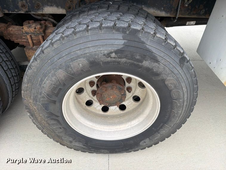 image for item DV8548 2011 International SX537 bucket truck