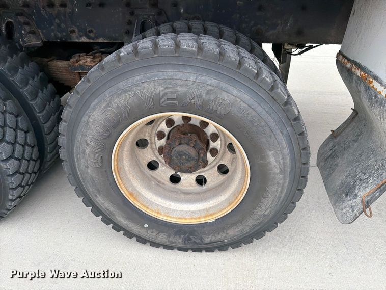 image for item DV8548 2011 International SX537 bucket truck