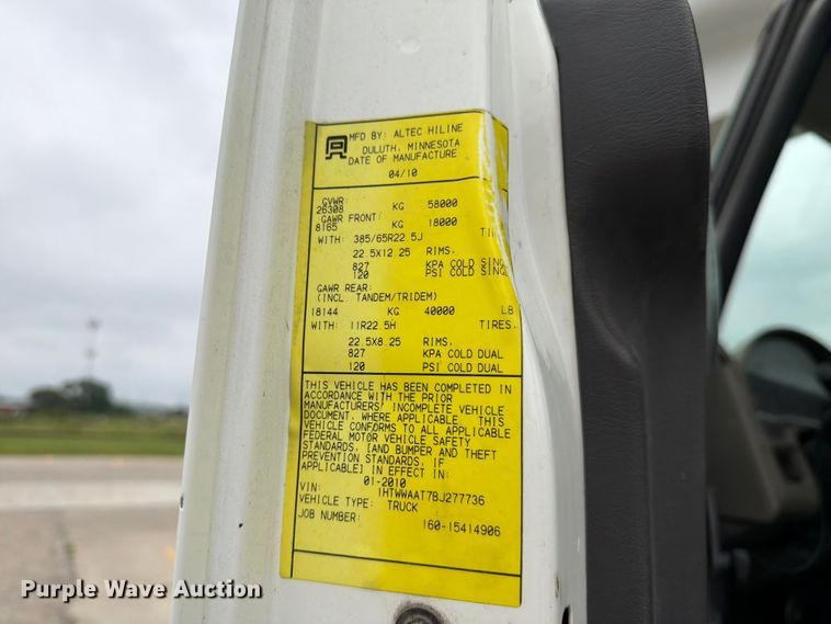 image for item DV8548 2011 International SX537 bucket truck