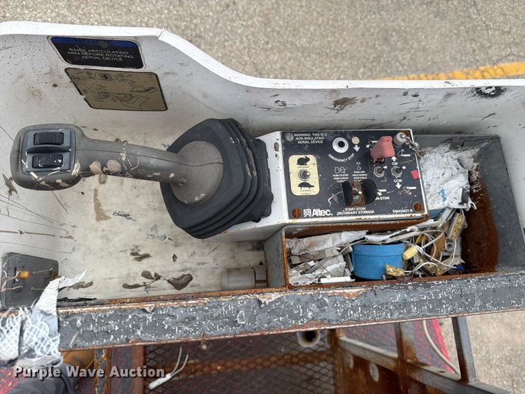 image for item DV8549 2014 RAM 5500HD bucket truck
