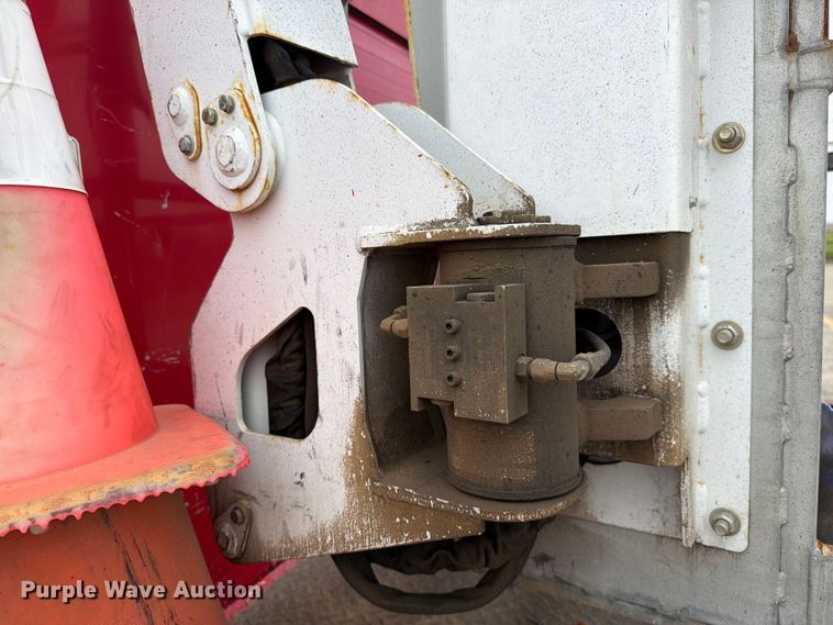 image for item DV8549 2014 RAM 5500HD bucket truck