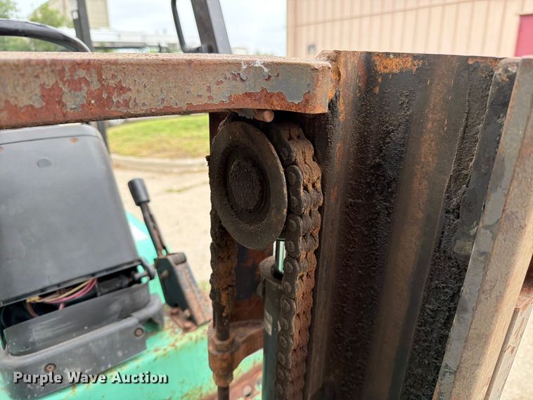 image for item DV8550 Mitsubishi FGC25K forklift