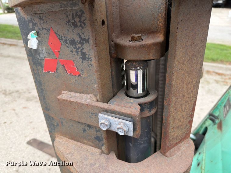 image for item DV8550 Mitsubishi FGC25K forklift