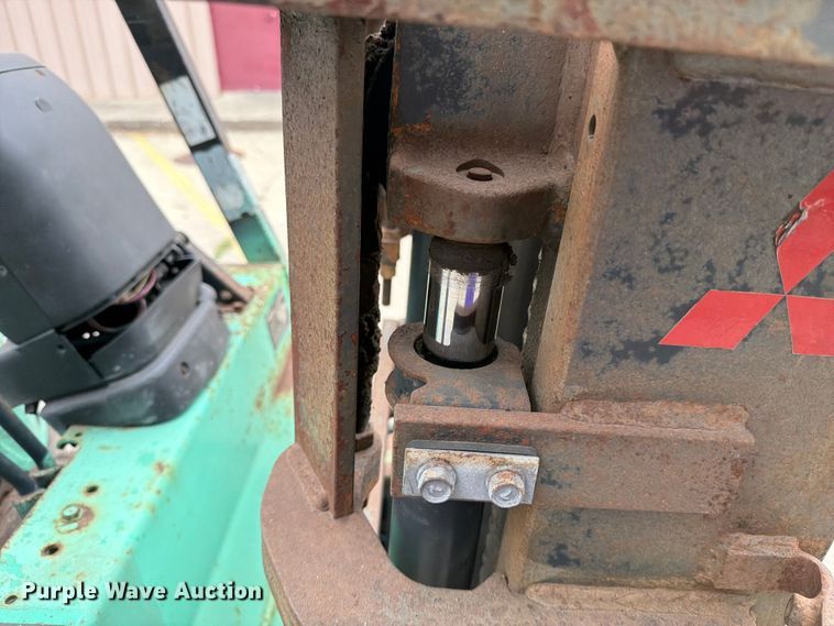 image for item DV8550 Mitsubishi FGC25K forklift